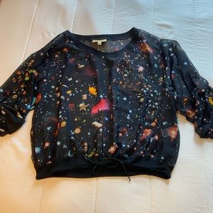 Mesh space top with pocket and quarter sleeves